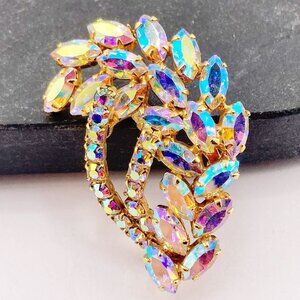 VINTAGE AB rhinestone and gold tone metal leaf brooch 1950s 1960s paisley pin